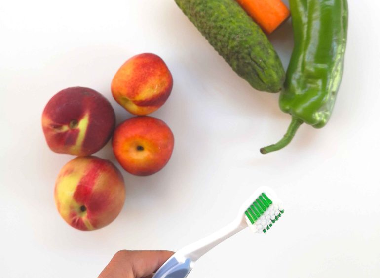 Frutta e verdura: spazzolini portatili naturali